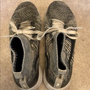 Women’s Nike lunarepic flyknit tennis shoes